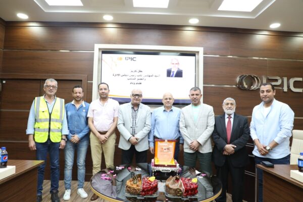 أيبك تحتفل بالمهندس هشام وداد لبلوغه قمة العطاء الوظيفي