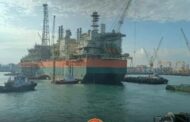 منصة إنتاج وتخزين وتفريغ الغاز FPSO تغادر ميناء 
