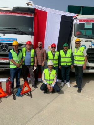 اصطفاف سيارات ومعدات شركة الإسكندرية لتوزيع الكهرباء لتظهر مدي جاهزيتها للطوارئ بمطار النزهة بالإسكندرية