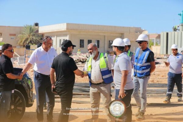 وزير الكهرباء الليبى يزور موقع مشروع محطة محولات السلام ويثنى على أداء اليكتروثروت