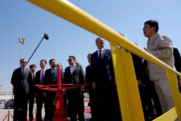 رئيس وزراء العراق يفتتح مشروع معالجة الغاز المصاحب في حقل الحلفاية بميسان الذي سيسهم في تشغيل محطات الكهرباء وإنتاج الوقود السائل