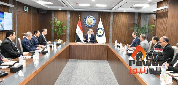 وزير البترول يجتمع بقبادات ايجاس لبحث خطط التعامل مع نقص إنتاجية الغاز