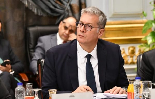 مكافأة نتائج الأعمال لرؤساء شركات الإنتاج والعام تنظر من وزير البترول منحها قبلة الحياة