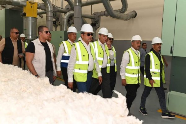 أولى جولاته الميدانية.. وزير قطاع الأعمال العام يتفقد مصانع 