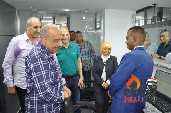 وزير الكهرباء يتفقد شركة مصر العليا لتوزيع الكهرباء ويفتتح مركز خدمة العملاء بمدينة اسوان ويوجه بمتابعة زيادة الأحمال وتأمين التغذية لكافة الاستخدامات