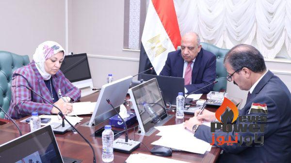 عبر تقنية الفيديو كونفرانس ..وزير الكهرباء المصرى المتجددة يبحث مع وفد الاتحاد الأوروبي تعزيز التعاون المشترك في مجالات الربط الكهربائي والطاقات المتجددة واستراتيجية الطاقة