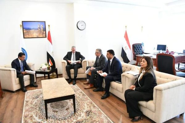وزير البترول يبحث مع لوتس جولد الكندية للذهب و كابيتال دريل للحفر مع انشطتها الحالية في مصر ، وخطط عملها خلال الفترة