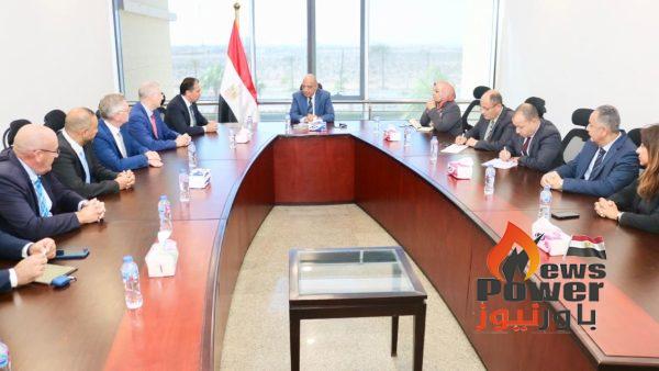وزير الكهرباء والطاقة المتجددة يبحث مع شركة
