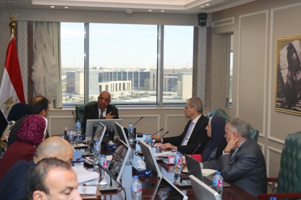 الدكتور محمود عصمت : إعادة هيكلة الشركة المصرية كمشغل مستقل لمنظومة نقل الكهرباء