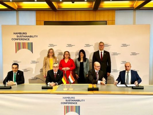 بحضور وزيرا البترول والتخطيط .. التوقيع على اتفاق منحة بـ30 مليون يورو لمشروع الهيدروجين الأخضر بمصر بالتعاون مع سكاتك النرويجية