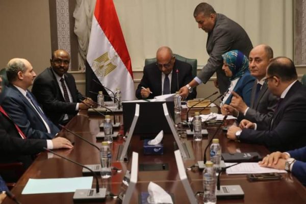 اتفاقية ثنائية وعقد تنفيذي بين وزارة الكهرباء والطاقة المتجددة ووزارة الطاقة بجيبوتى لإقامة محطة طاقة شمسية