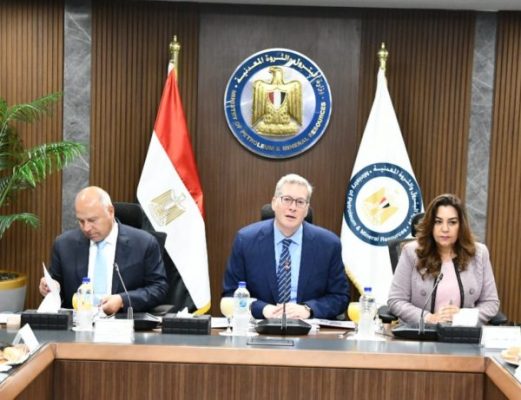 اعتماد نتائج أعمال هيئة البترول والوزير يثنى على جهود العاملين بمواقع العمل