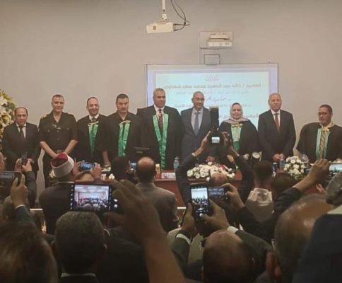 بحضور محافظ القاهرة..خالد عبد الحميد يحصل على الدكتوراه فى فلسفة إدارة الأعمال 