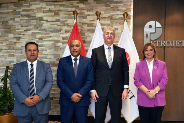 عباس صابر يلتقي رئيس شركة بتروجت 