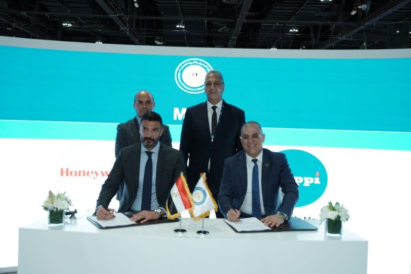 انبي توقع مع شركة Honeywell العالمية مذكرة تفاهم في مجال خفض الانبعاثات الكربونية وانبعاثات الغازات الدفيئة