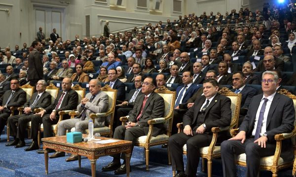 الدكتور أمجد الوكيل: القيادة السياسية سباقة في قراءة المشهد العالمي بتنويع مصادر الطاقة