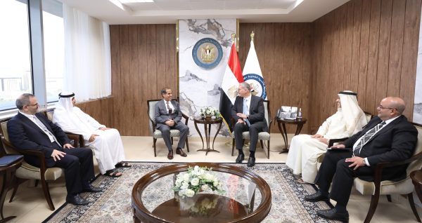 بدوي يبحث مع شركة الإمارات للبترول تعزيز التعاون والتوسع في أعمالها بمصر