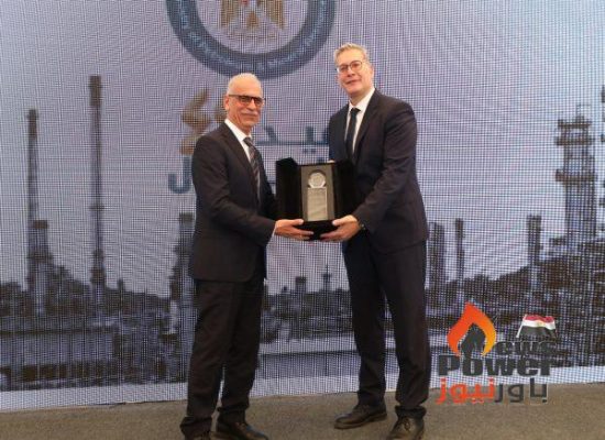 المهندس كريم بدوي وزير البترول والثروة المعدنية يتقدم بالشكر والتقدير للمهندس جمال فتحي لمجهوداته طوال فترة عمله