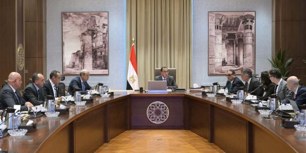 الحكومة تبحث مع تحالف حسن علام - مطارات باريس إدارة وتشغيل المطارات المصرية