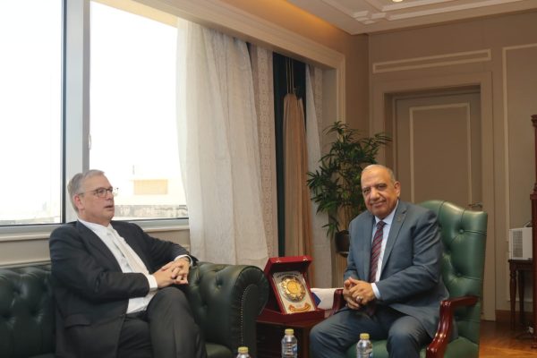 وزير الكهرباء والطاقة المتجددة يبحث مع سفير هولندا بالقاهرة تعزيز فرص الشراكة والتعاون فى مختلف المجالات