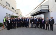 وزير العمل وسفير السويد و نائب السفير السويسري في زيارة لمصانع 