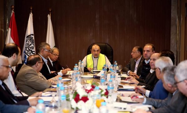 خلال اجتماعه برؤساء الشركات التابعة.. الشيمي يتابع الموقف التنفيذي لمشروعات 