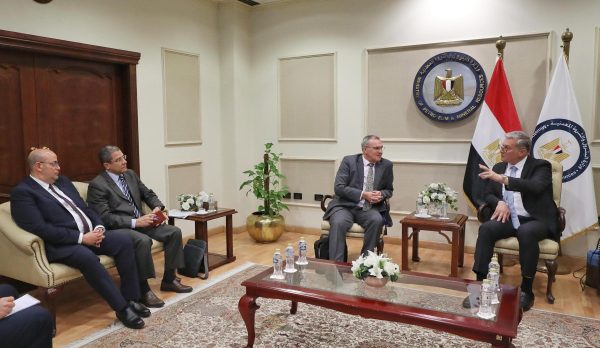 وزير البترول يستقبل الرئيس التنفيذي لشركة كايرون .. وبحث خطط الشركة المستقبلية في مناطق امتيازها في مصر بالبحر المتوسط
