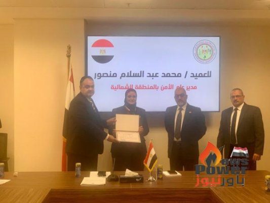 رزق تكرم العاملين بأمن الشركة و محطة محولات وادى حوف