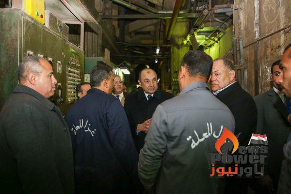 عقب تقديم العزاء في وفاة 3 من العاملين..الشيمي يتفقد محطة الكهرباء وعددا من المصانع القديمة بشركة غزل المحلة.. ويلتقي العاملين بها: سلامتكم في مقدمة الأولويات