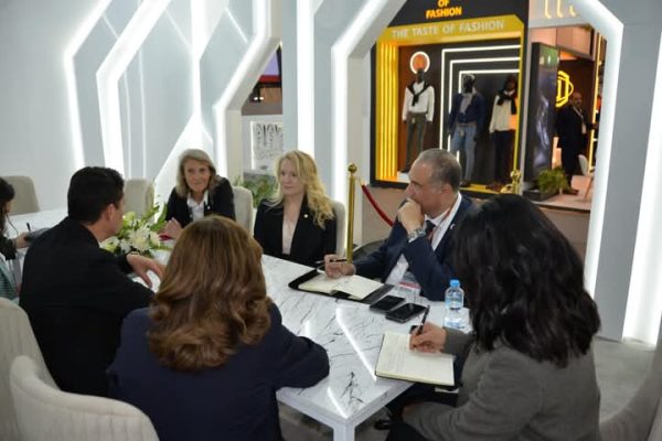 مباحثات تعاون بين إيجاس وشل تعكس شراكات ناجحة لقطاع البترول