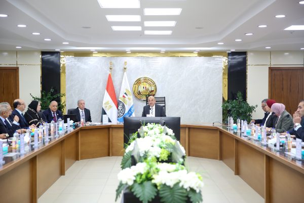 الشيمي يترأس عمومية القابضة المعدنية | 47.6 مليار جنيه إيرادات نشاط.. و13 مليار صافي ربح بمعدل نمو حوالي 80%.. زيادة الصادرات إلى 21.5 مليار جنيه