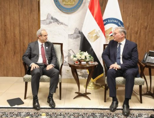 وزير البترول يلتقي عضو مجلس الإدارة التنفيذى لشركة سيمنز إنرجى العالمية .. العمل علي توفير الوقود والغاز المستخدم فى محطات توليد الكهرباء
