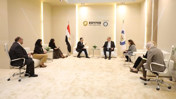 ايجبس 2025 .. وزير البترول يجري مباحثات مع وفد من شركة شل العالمية