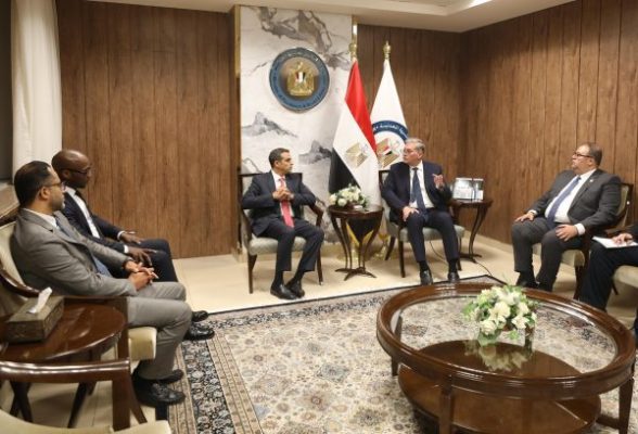 وزير البترول يلتقى وفد شركة شلمبرجير لبحث مشروعات تنمية وزيادة الإنتاج من الحقول  المتقادمة