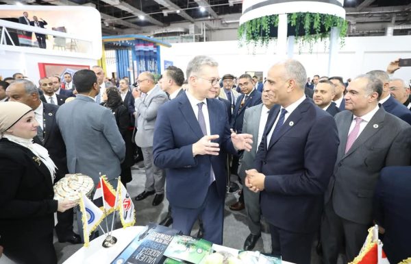 وزير البترول يزور جناح الشركة المصرية القابضة للبتروكيماويات في مؤتمر إيجيبس 2025