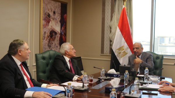 وزير الكهرباء يبحث مع رئيس مجموعة 