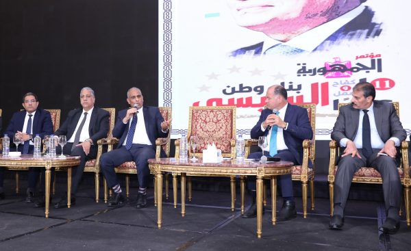 مكي والبطل ورجائي ورمضان .. تفاصيل جلسة قيادات قطاع البترول خلال مؤتمر