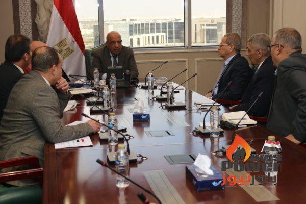 وزير الكهرباء والطاقة المتجددة يتابع مستجدات تنفيذ خطة العمل لخفض الفقد الفني والتجاري والحد من ظاهرة التعدى على التيار الكهربائي