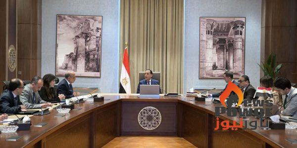 رئيس الوزراء يستعرض مع وزيري الكهرباء والاستثمار برنامج الطروحات الحكومية