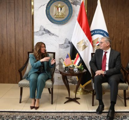 خلال لقاء سفيرة الولايات المتحدة .. بدوى يبحث توسع شركات البترول الأمريكية العاملة في مصر فى أنشطة البترول والغاز