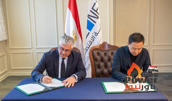 باستثمارات 28 مليون دولار ..رئيس اقتصادية قناة السويس يُوقع مشروعين جديدين بالقنطرة غرب الصناعية لصناعات المنسوجات