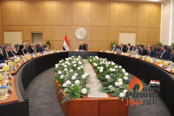 بدء إجراءات إعادة هيكلة الشركة القابضة وفصل المصرية لنقل الكهرباء كمشغل لمنظومة نقل الكهرباء