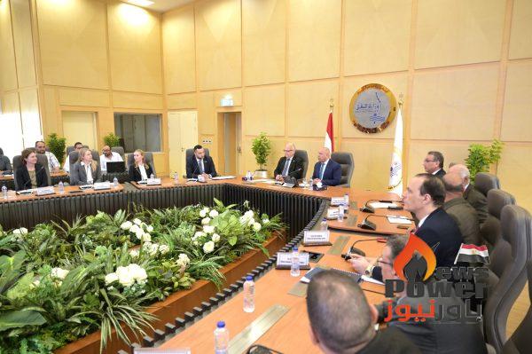 مصر تبحث مع السويد انشاء محطات الشحن الكهربائية ومصانع لانتاج الواح الطاقة الشمسية و توربينات الرياح