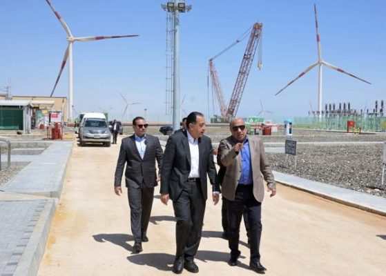 باستثمارات 388 مليون دولار.. وزير الكهرباء : مرفق الكهرباء يعتمد اختيار المنتجين والمستهلكين الصناعيين لإنتاج واستهلاك الطاقة المتجددة بقدرة إجمالية 400 ميجاوات