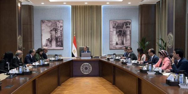 رئيس الوزراء يتابع موقف الطروحات في قطاع الطاقة والكهرباء
