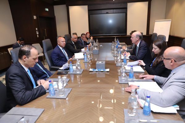 مصر تبحث مع فرنسا التعاون فى مجال مصانع الطاقة الشمسية والرياح وبطاريات التخزين