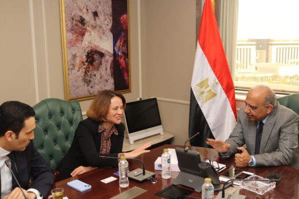 أبرزها شنايدر اليكتريك وشركة كهرباء فرنسا وزيروويست ..وزير الكهرباء يشهد توقيع عدد من الإتفاقيات مع الجانب الفرنسي فى مجالات الكهرباء والطاقة المتجددة