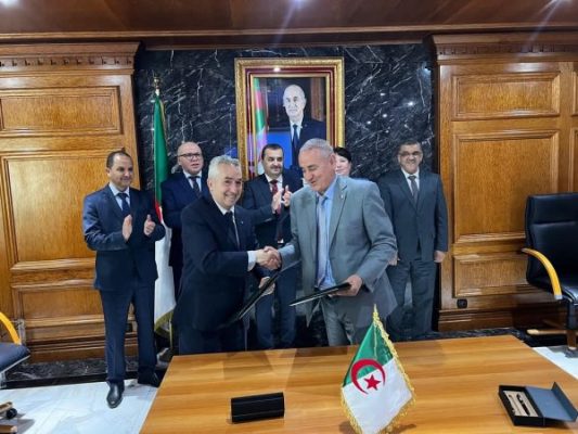 الجزائر : التوقّيع على مذكرة تفاهم لتطوير شعبة الليثيوم بين مجمع سونارام والبروفيسور كريم زغيب