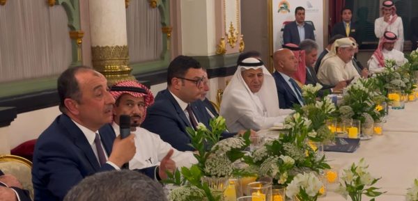 وزير قطاع الأعمال العام يشارك في جلسة حوارية مع وفد اتحاد الغرف التجارية السعودية ومجلس الأعمال السعودي المصري لتعزيز التعاون الاستثماري