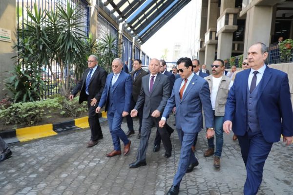 وزير الشباب والرياضة ومحافظ القاهرة ورئيس انبي يتفقدان بدء إنشاء ممشى رياضي بمدينة نصر ضمن مبادرة 